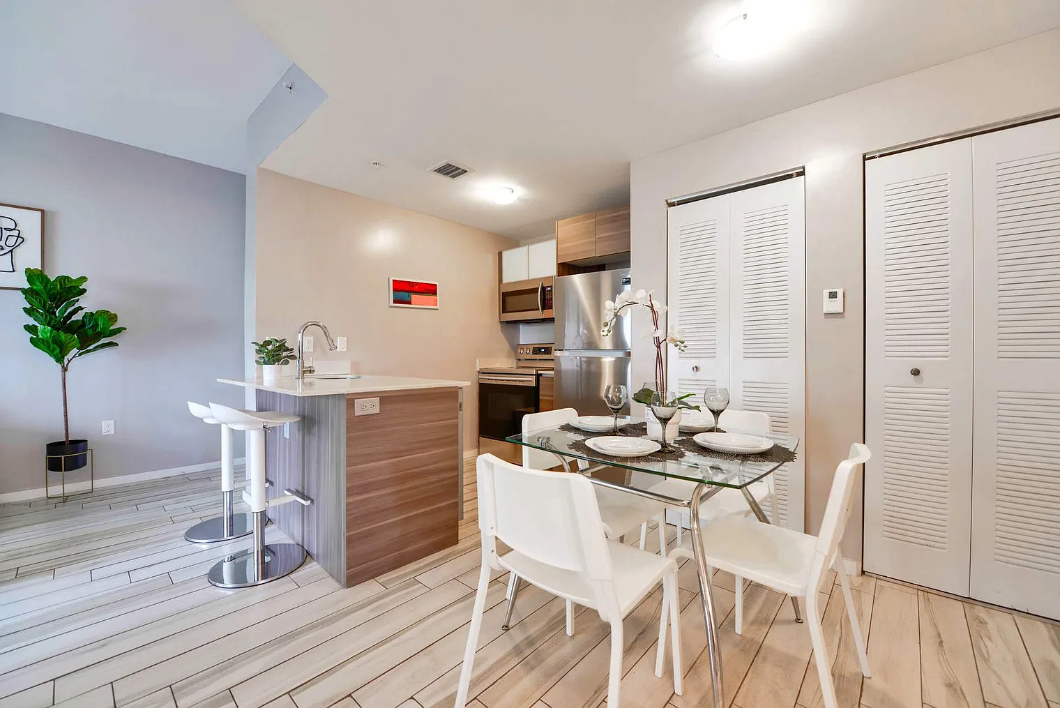 2 bed, 2.0 bath, 775 sqft, $5,227 — Photo 4