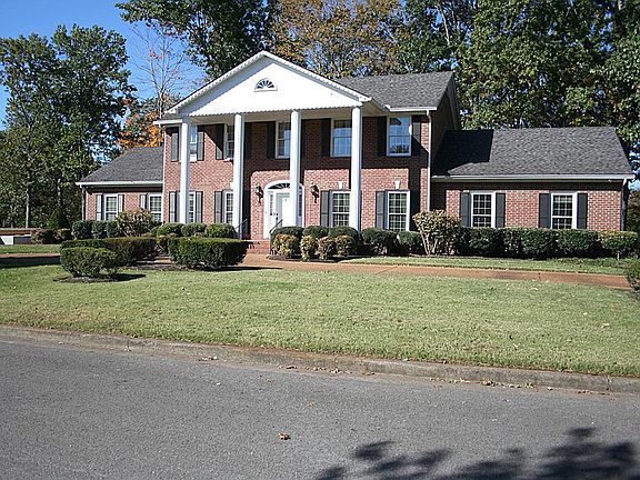 2nd image of 2304 Londonderry Dr