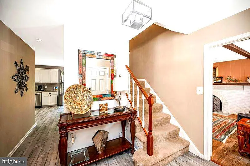 4 bed, 2.5 bath, 2272 sqft, $3,700 — Photo 2