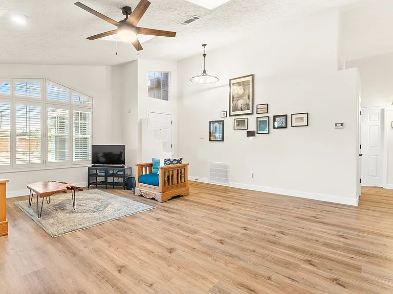 3853 Benjamin Davis Dr — Photo 4