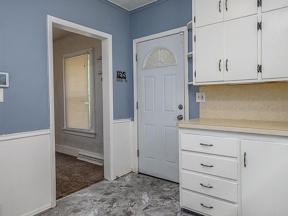 2nd image of 3526 Hoiles Ave