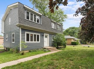 7713 Lester Ln, Darien, IL 60561