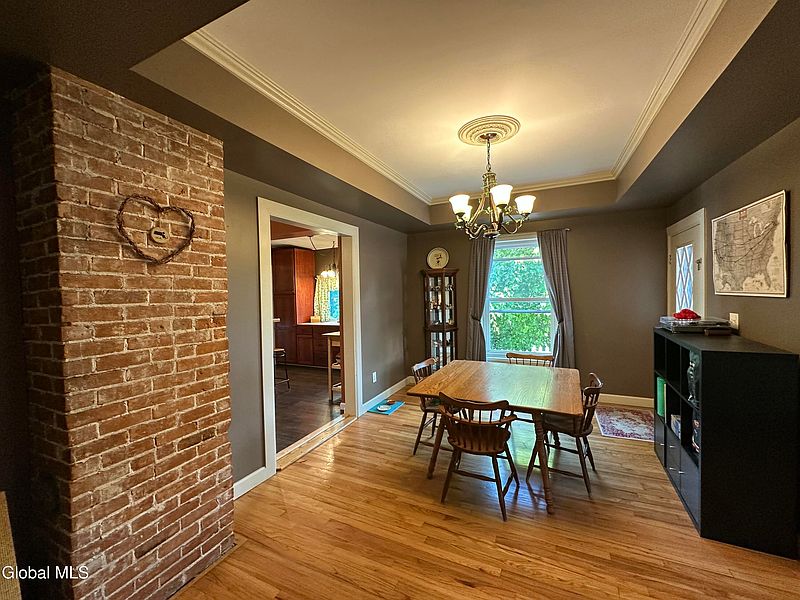 4th image of 60 Oak Street