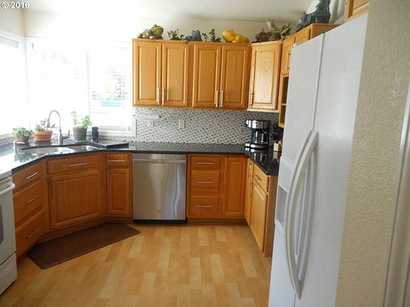 4th image of 950 Elkhorn Dr