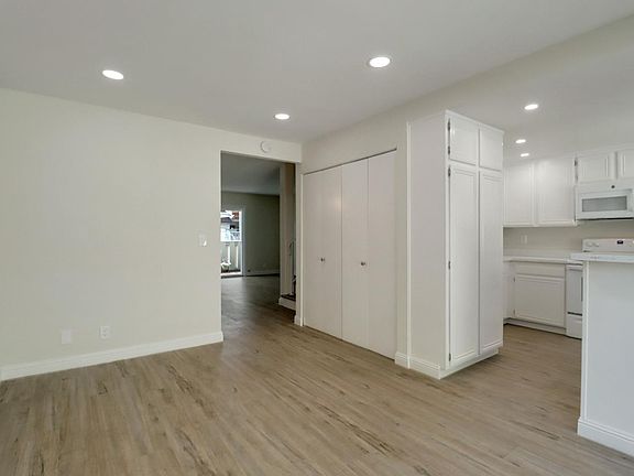 5th image of 3169 Payne Ave APT 52