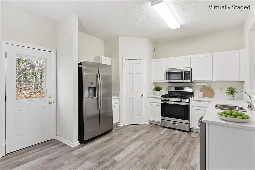 2 bed, 2.5 bath, 1724 sqft, $2,100 — Photo 4