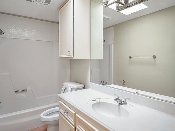 5th image of 1410 Angelina Cir