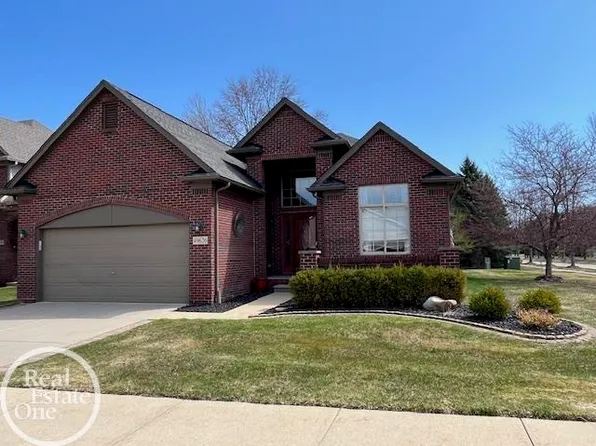 49626 Sable Creek Dr, Macomb, MI 48042