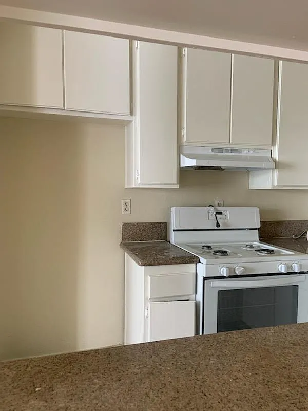 6914 Hazeltine Ave — Photo 3