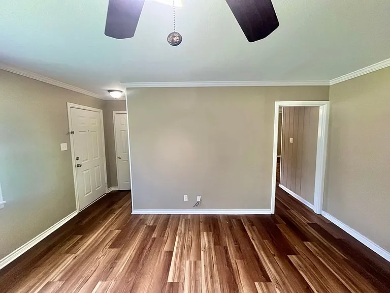 117 E Hoyt Dr — Photo 2