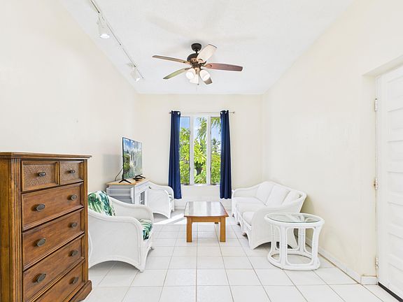 2nd image of 40 Southgate Est