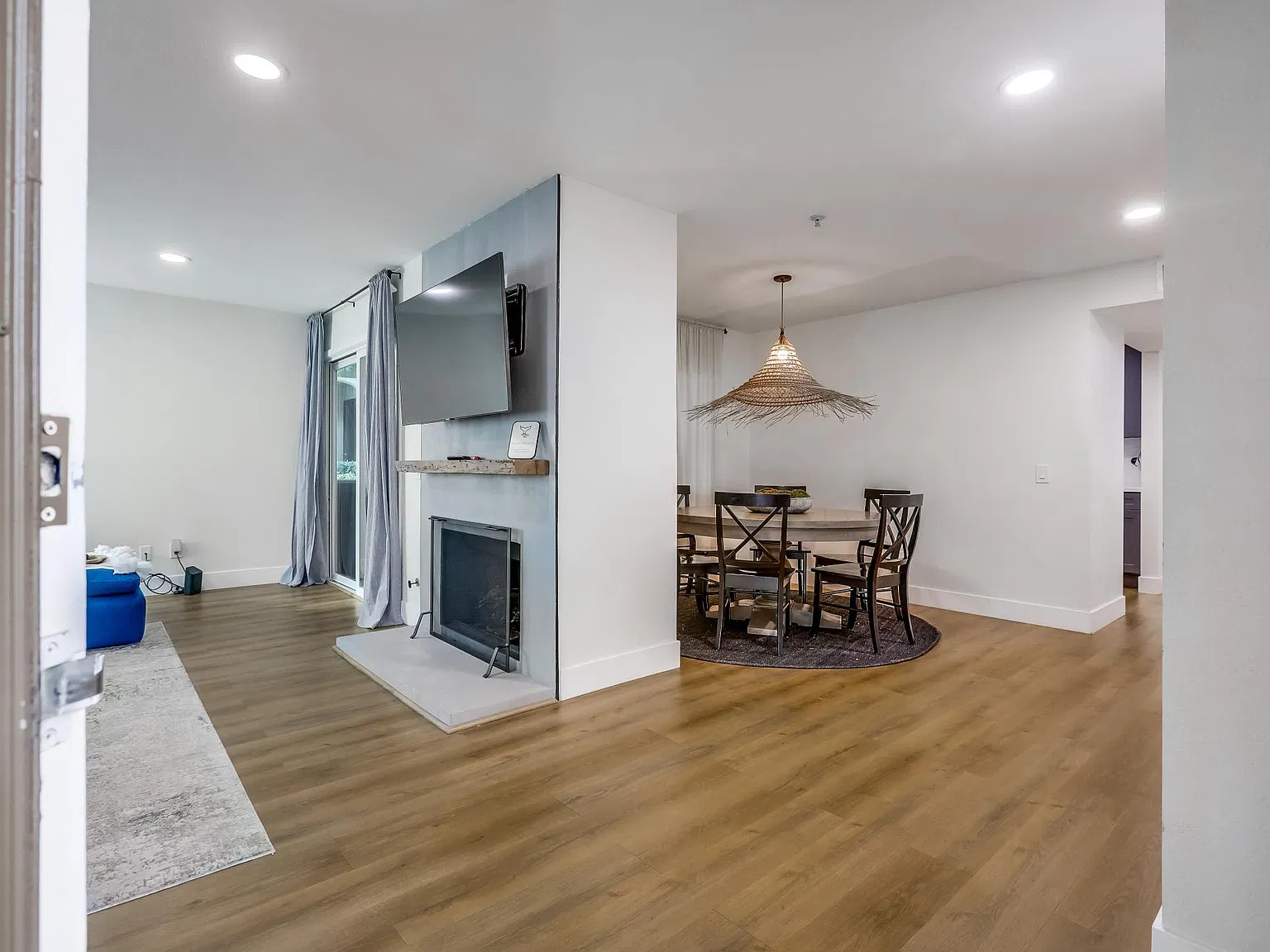 2 bed, 1130 sqft, $3,900 — Photo 1