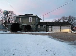 202 4th St, Greeley, IA 52050