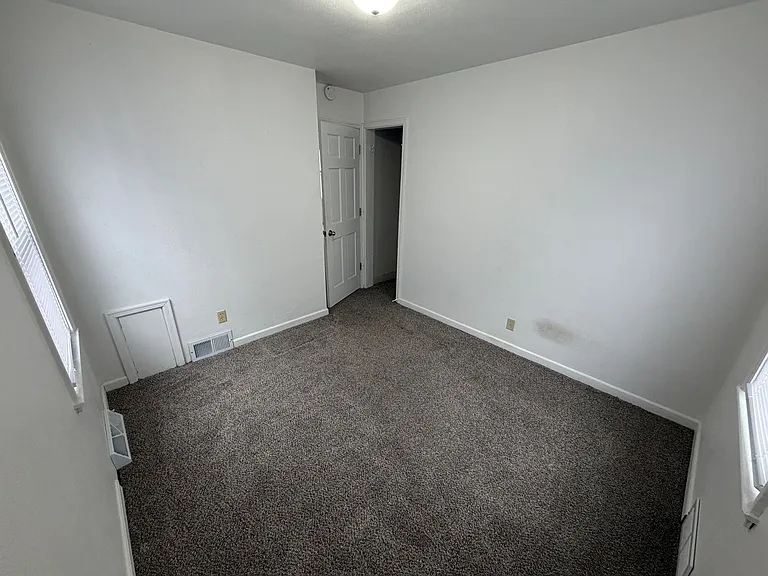 2000 S Duluth Ave — Photo 3