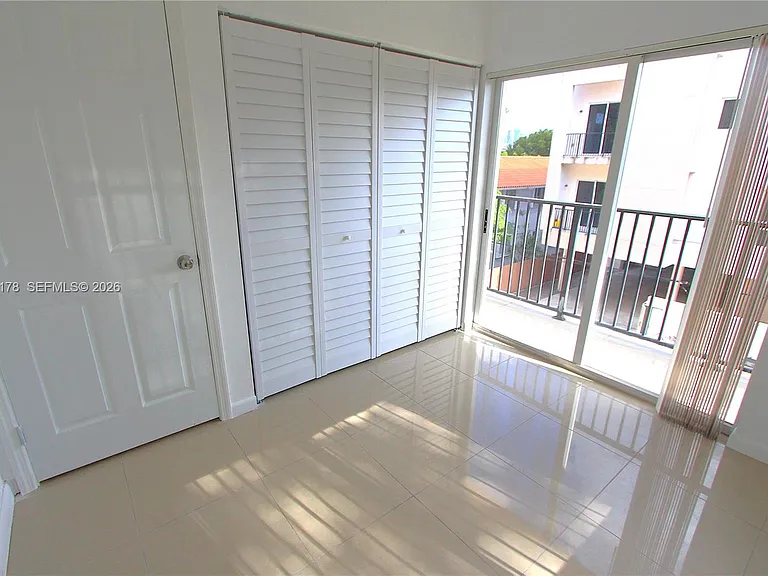 909 SW 15th Ave #4 — Photo 15