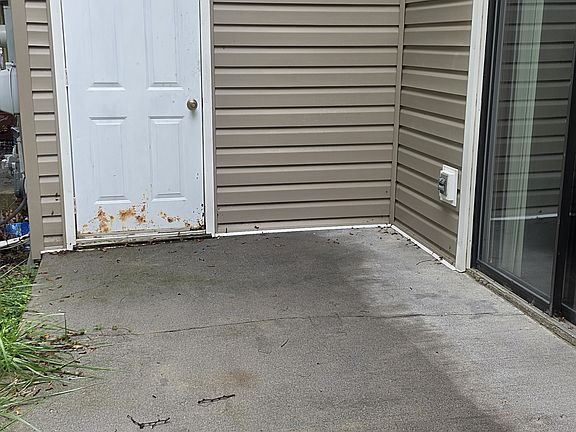2nd image of 1679 York Dr