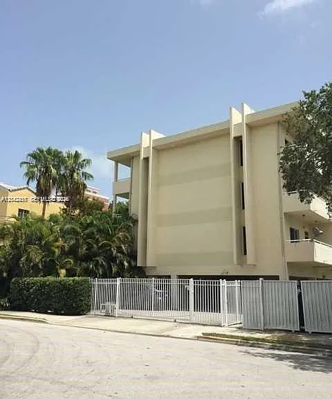 5839 SW 74th Ter #203 — Photo 1