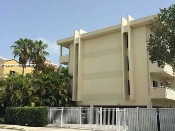 5839 SW 74th Ter, South Miami, FL