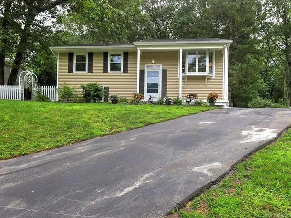 17 White Oak Road, Ansonia, CT 06401