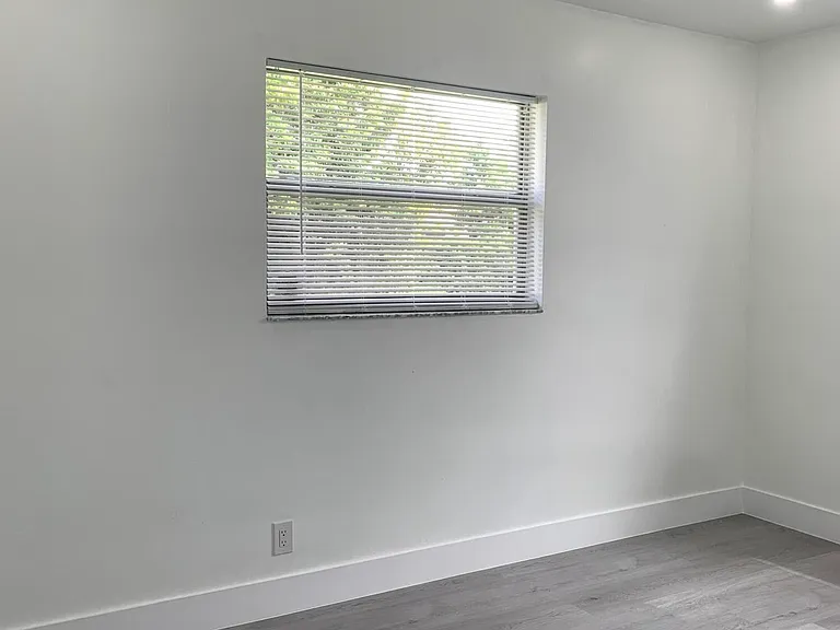 4005 NW 76th Ave — Photo 39