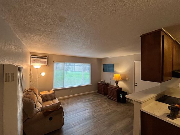 2nd image of 6724 Plymouth Rd APT 33