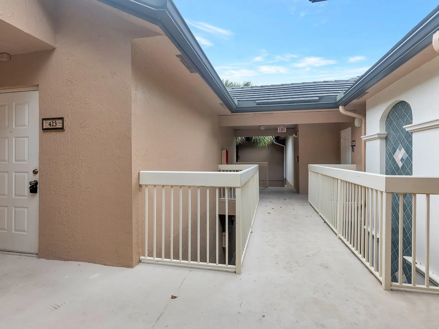 Big 1/1 in Coral Springs! With w/d! — Photo 2