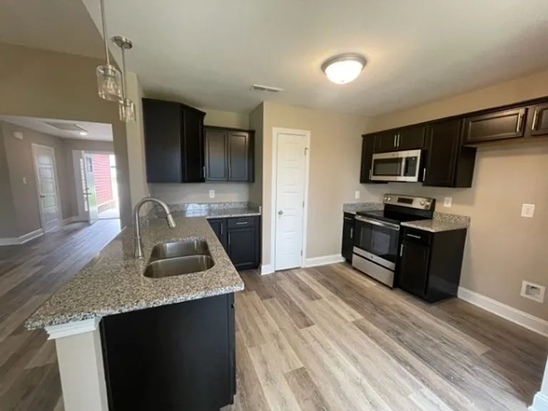 1228 Cardinal Creek Dr — Photo 3