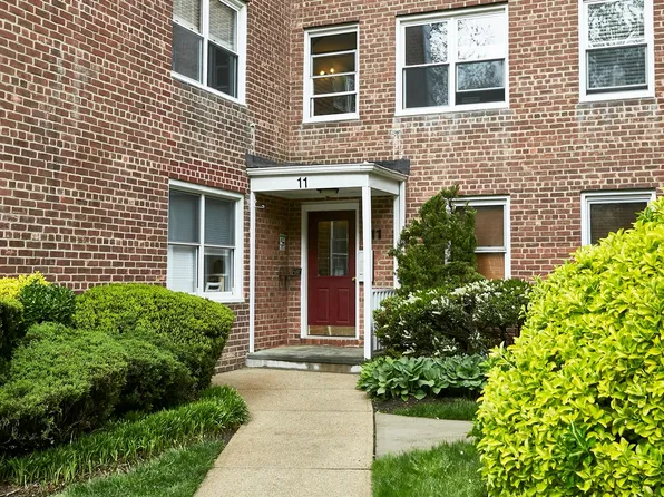11 Edwards Street #1D, Roslyn Heights, NY 11577