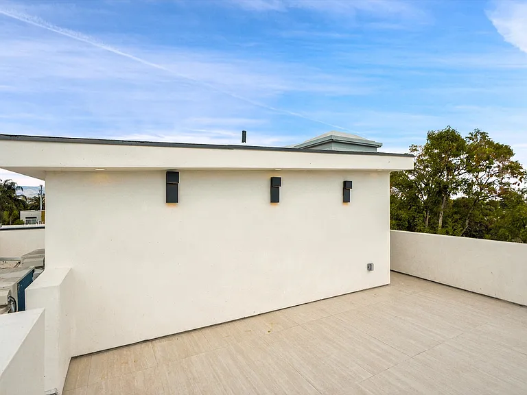5026 Cahuenga Blvd — Photo 35