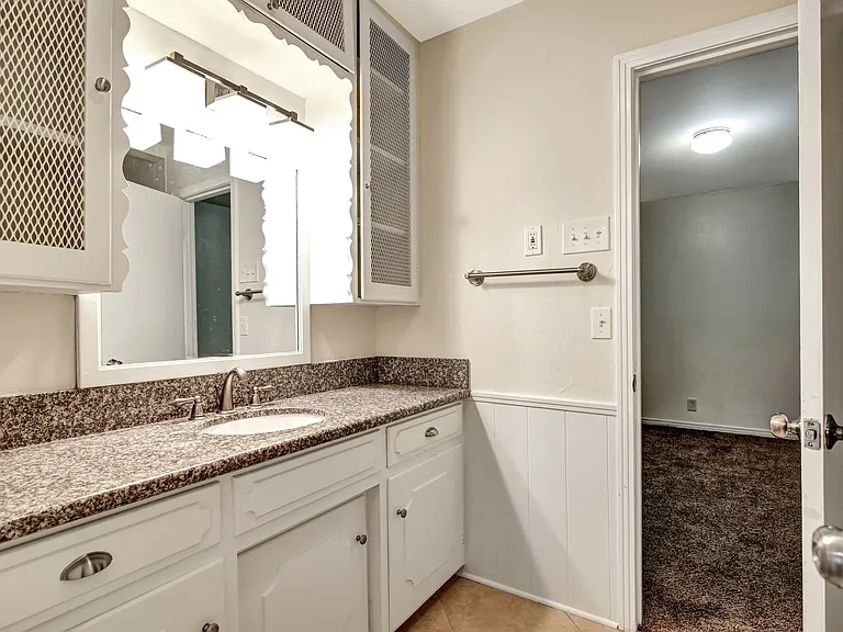 1007 Newberry Dr — Photo 1