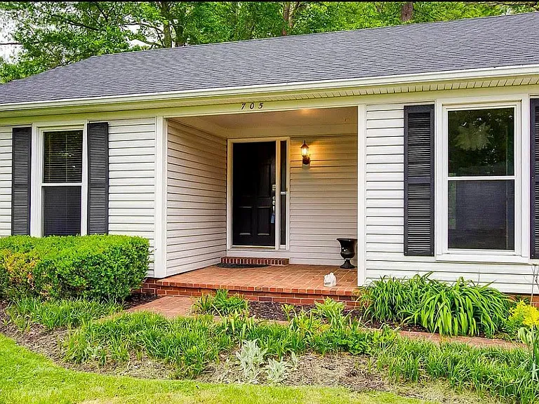 705 Marquette Dr — Photo 3