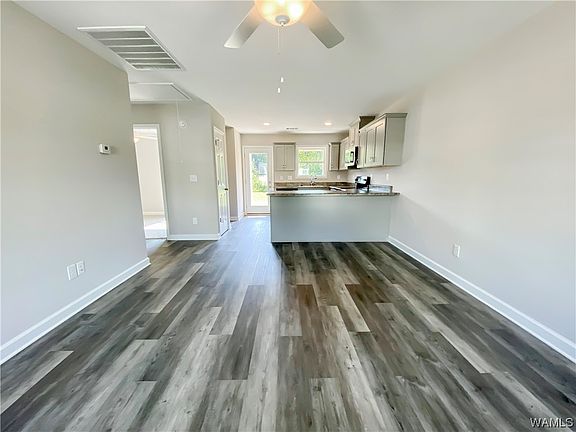 3rd image of 529 31st Ave E