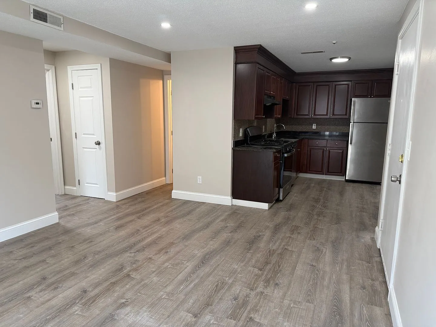 Pondsview Apartments — Photo 4