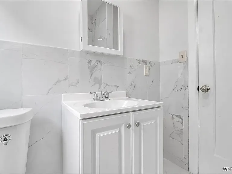 1st flr bathroom