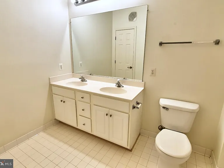 21216 McFadden Sq #108 — Photo 25