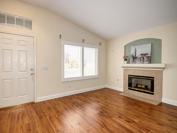 3rd image of 7105 Lyndale Cir
