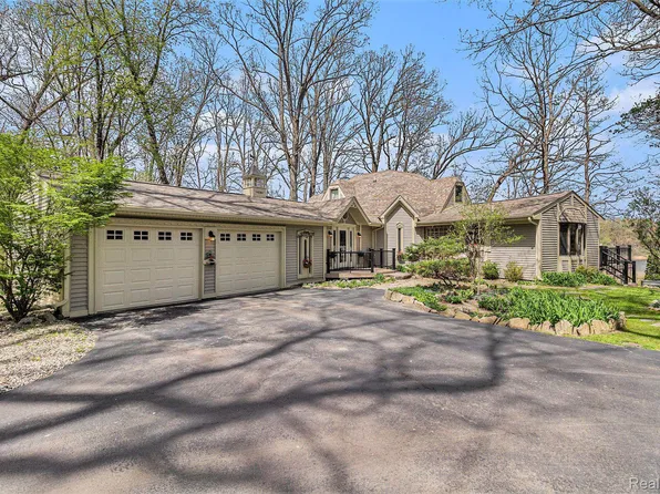 1360 Glen Oaks Rd, Holly, MI 48442