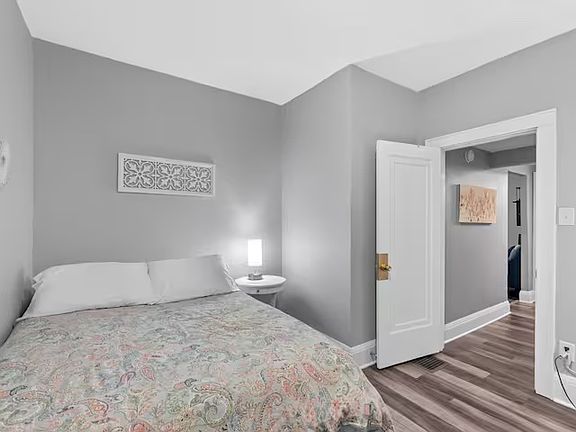 3rd image of 2411 S Kinnickinnic Ave #A