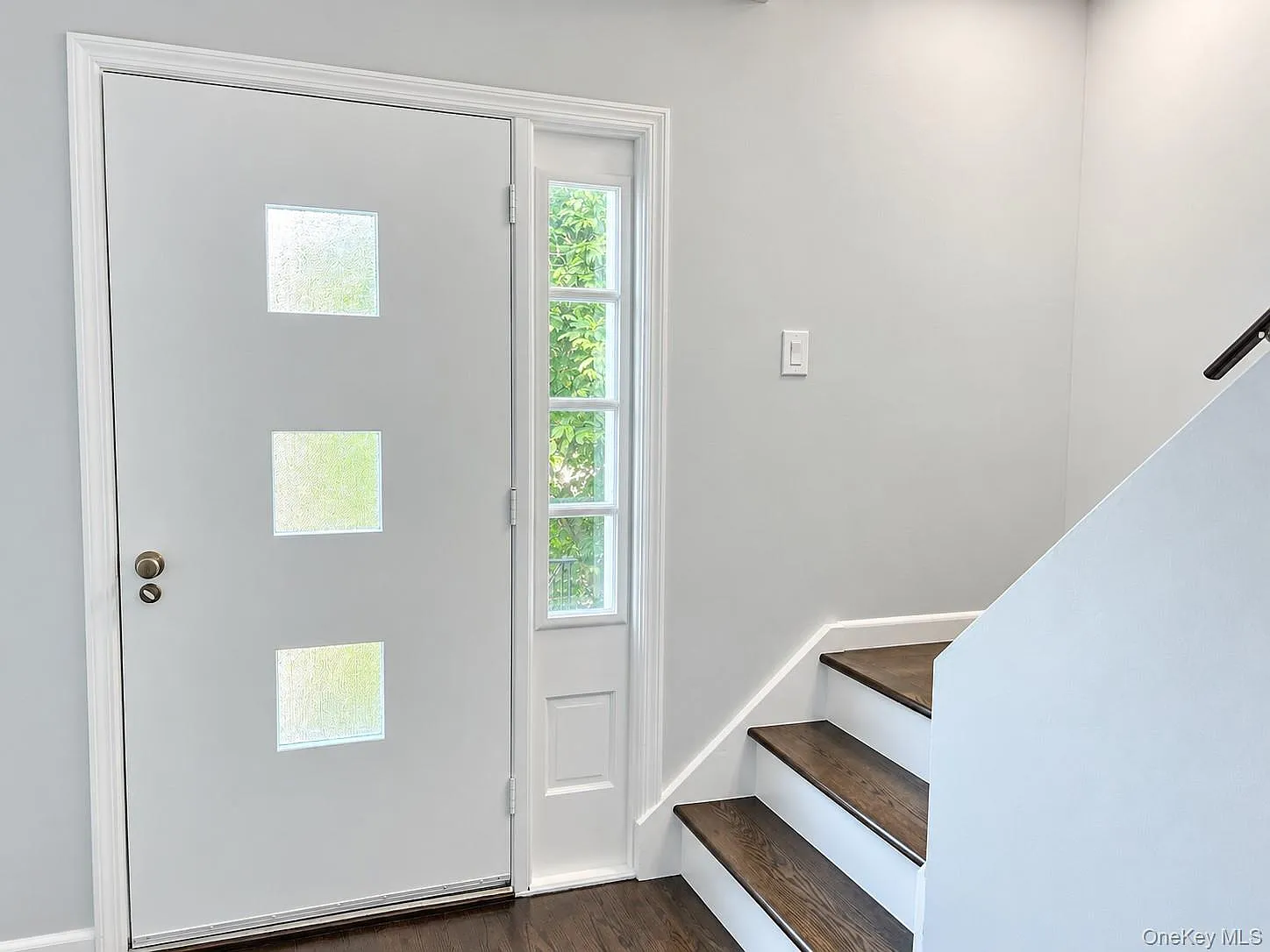 3 bed, 2.0 bath, 2392 sqft, $3,500 — Photo 2
