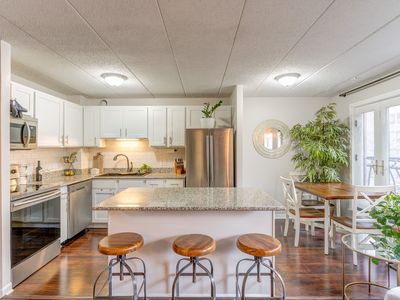 711 W Gordon Ter APT 521, Chicago, IL, 60613