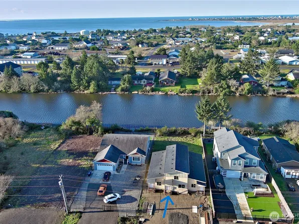 937 Mount Olympus Avenue SE #B, Ocean Shores, WA 98569