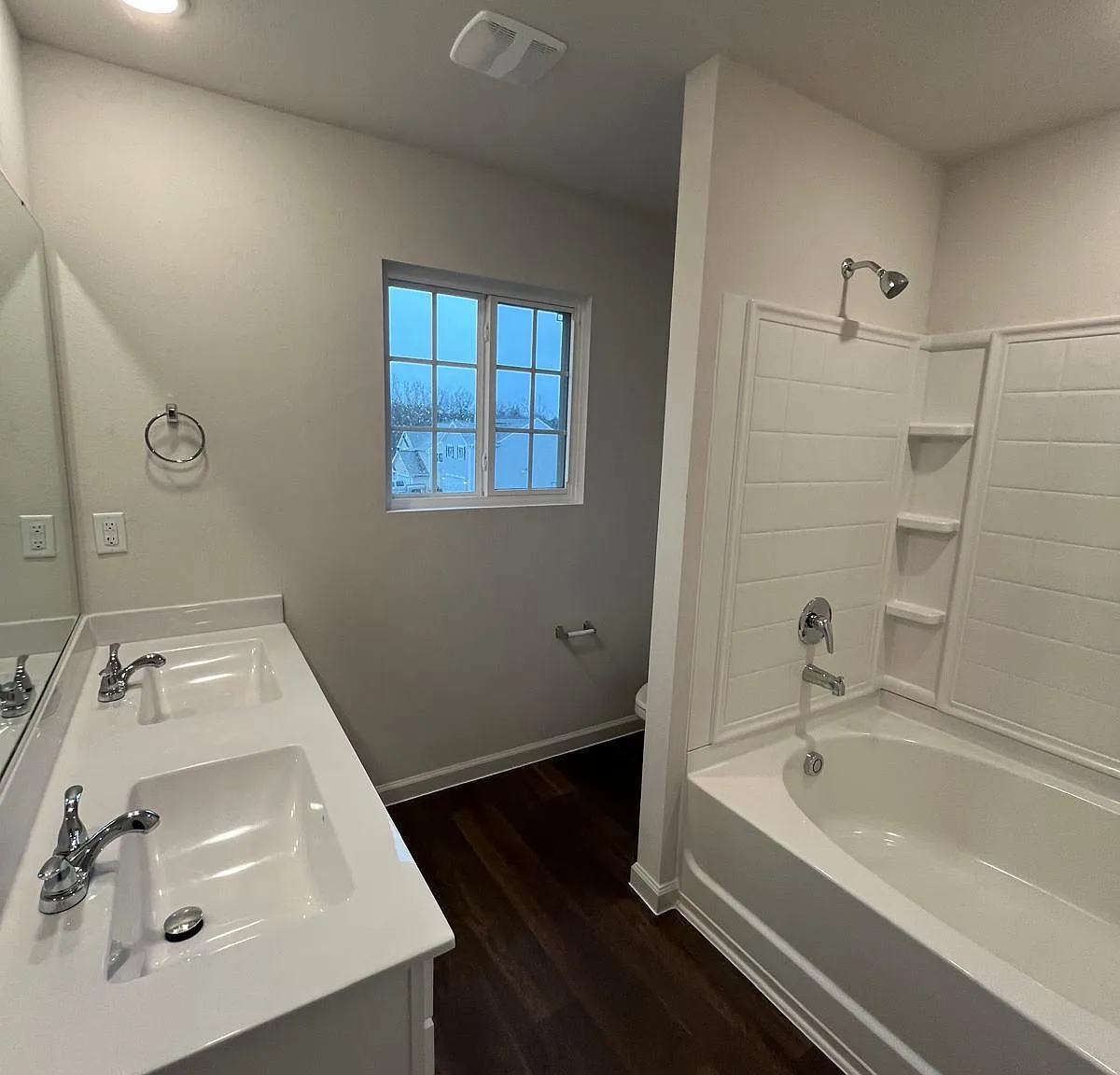 4 bed, 1954 sqft, $2,300 — Photo 2