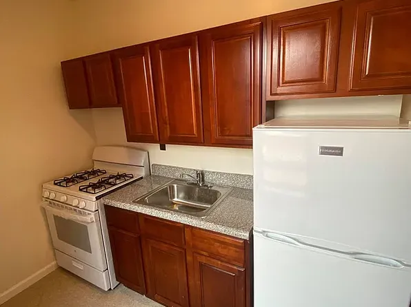 2121 85th Street image 1 of 4