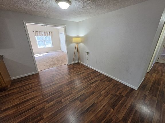 4th image of 620 Pear St