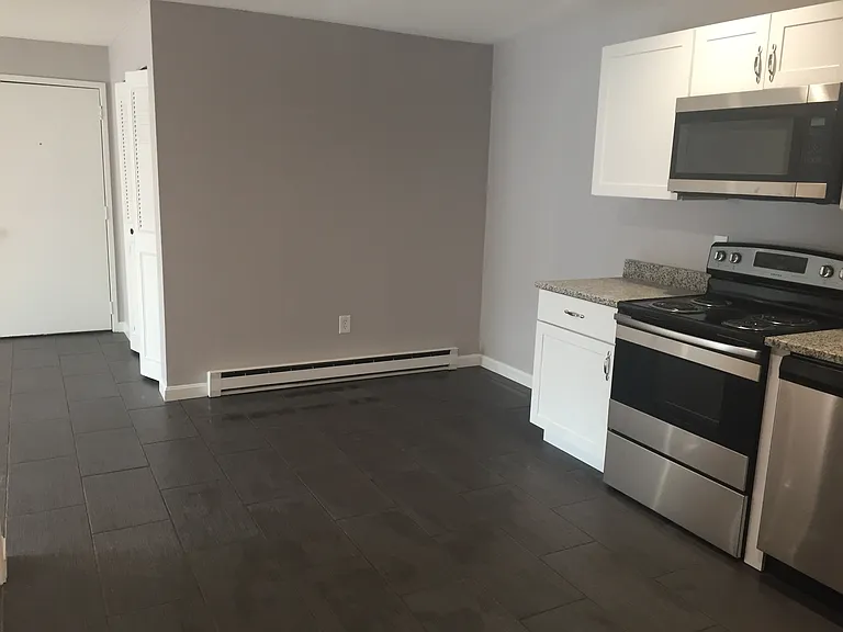 2 Pineland Avenue — Photo 32