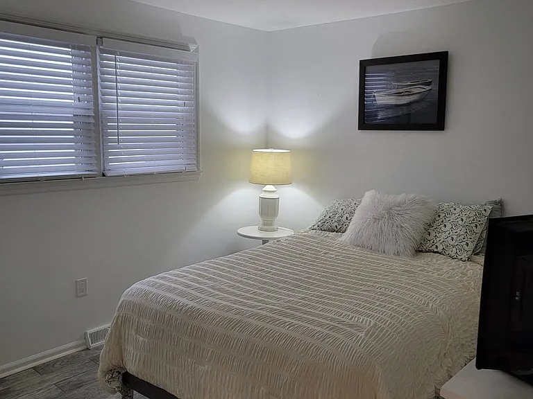 8 N Rosborough Ave — Photo 7