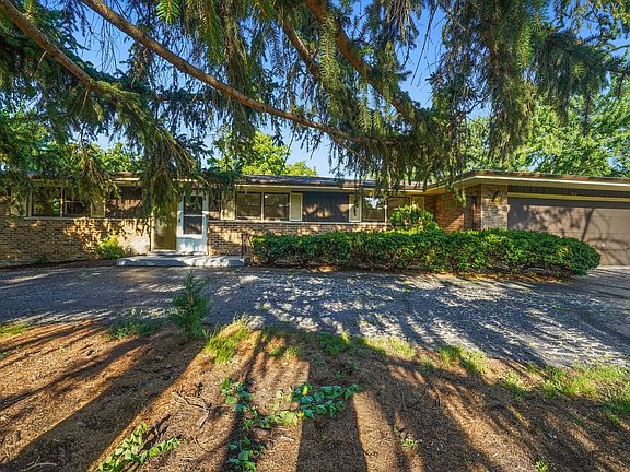 3rd image of 9041 S 84th Ct