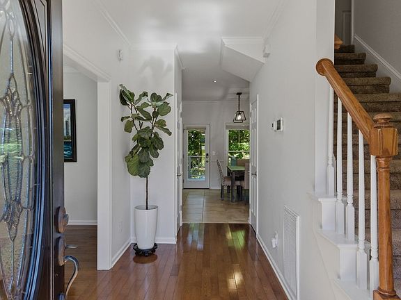 4th image of 808 W Benjamin Ct