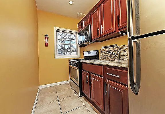 4th image of 335 Wyona St #2