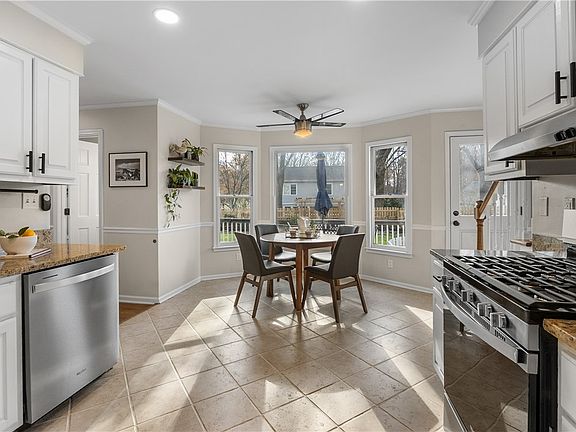 5th image of 107 Westcreek Way